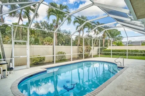 324 Nw Bentley Circle Port Saint Lucie FL 34986