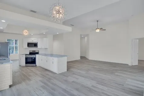 324 Nw Bentley Circle Port Saint Lucie FL 34986