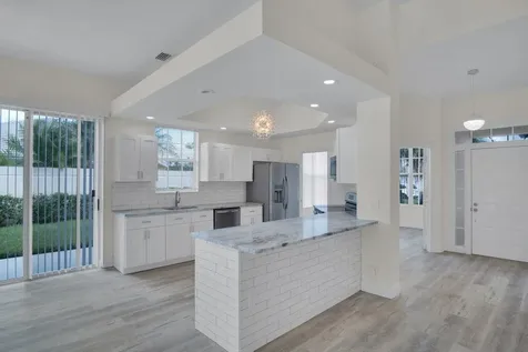 324 Nw Bentley Circle Port Saint Lucie FL 34986