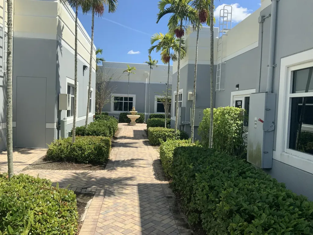 544 NW University Boulevard Boulevard Port Saint Lucie FL 34986