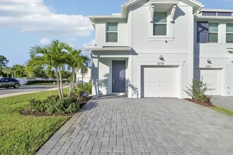 5719 SE Edgewater Circle Stuart FL 34997