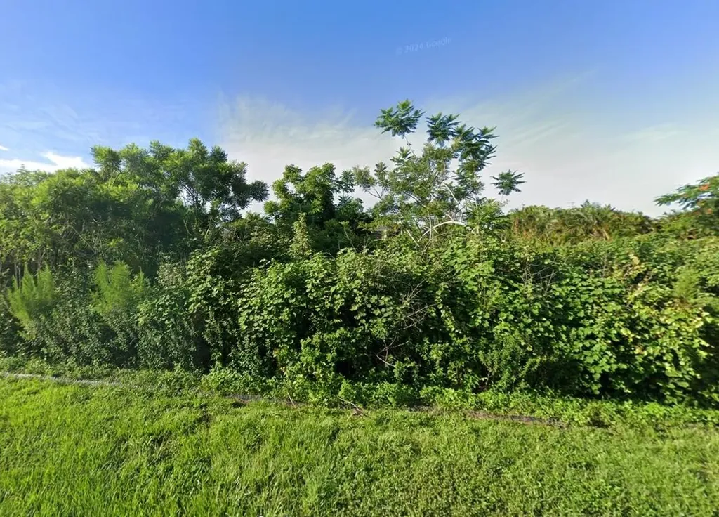 2012 SE Giffen Avenue Port Saint Lucie FL 34952