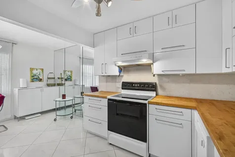 114 Somerset F West Palm Beach FL 33417