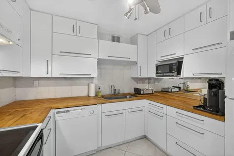 114 Somerset F West Palm Beach FL 33417