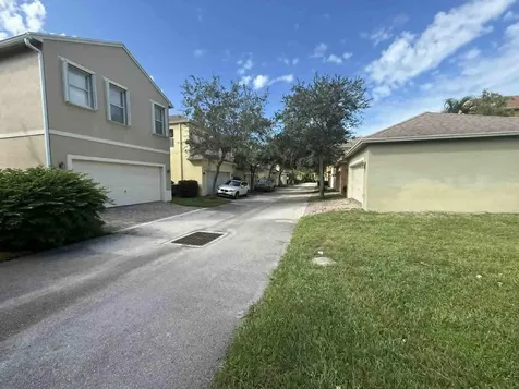 2527 SE Ruskin Drive Port Saint Lucie FL 34952