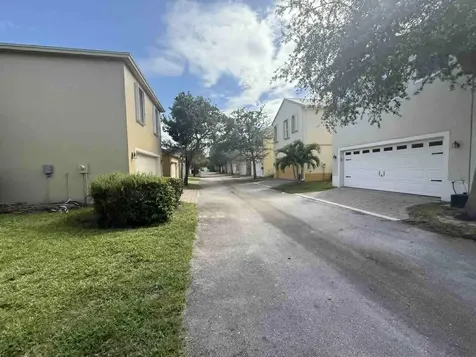 2527 SE Ruskin Drive Port Saint Lucie FL 34952