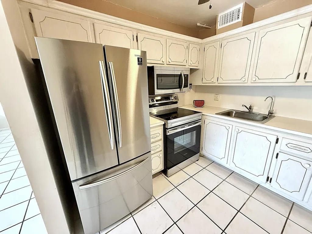 2002 Ellsemere A Deerfield Beach FL 33442