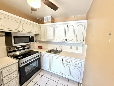 2002 Ellsemere A Deerfield Beach FL 33442