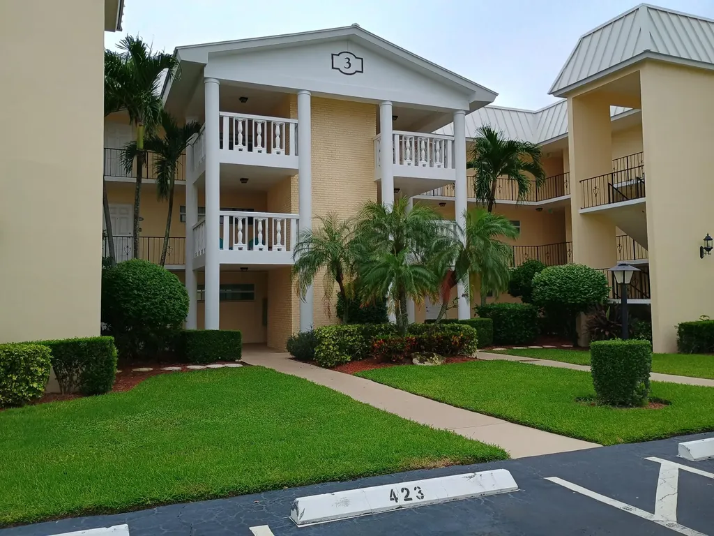 3 Colonial Club Drive Boynton Beach FL 33435