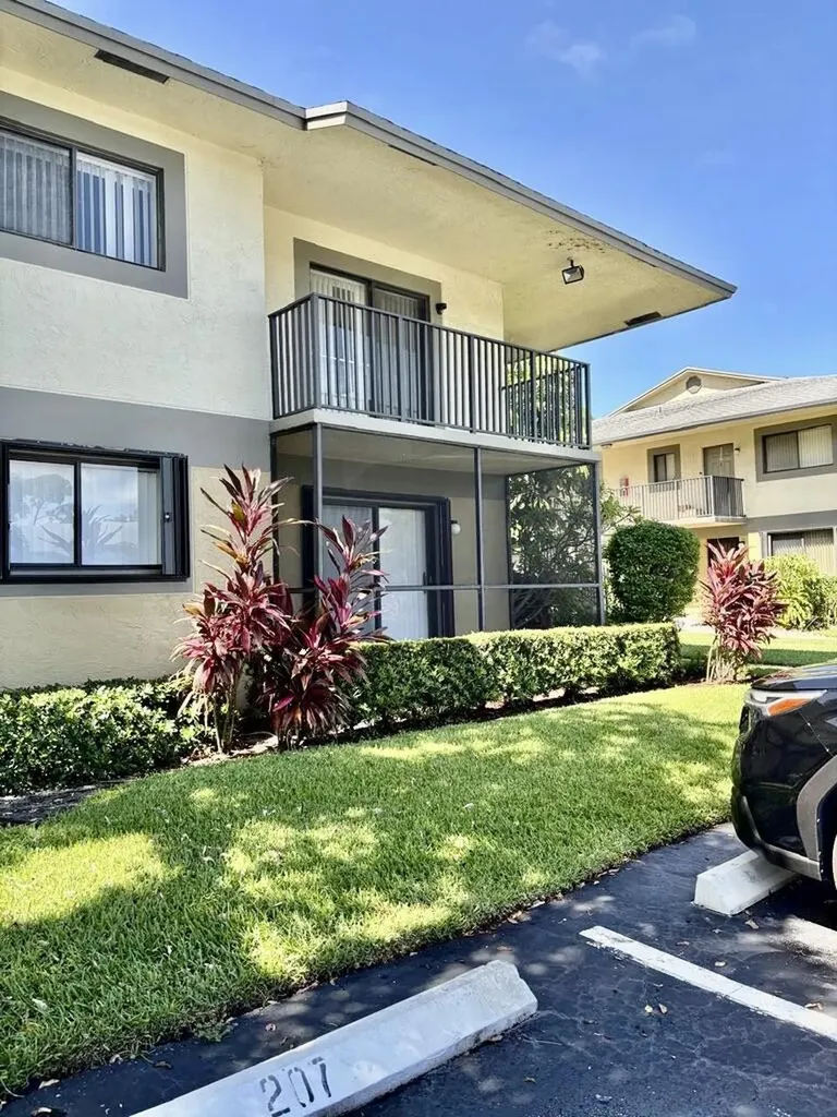 610 Trace Circle Deerfield Beach FL 33441