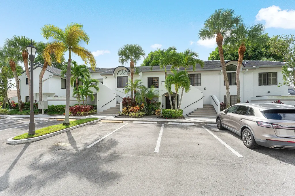 7465 N Glendevon Lane Delray Beach FL 33446