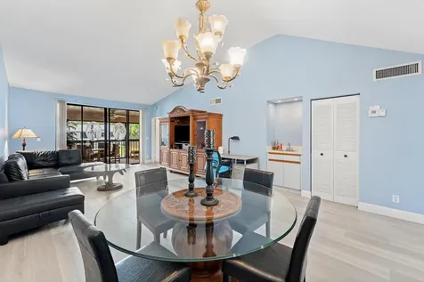 7465 N Glendevon Lane Delray Beach FL 33446