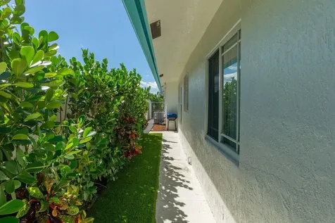 951 Green Street West Palm Beach FL 33405