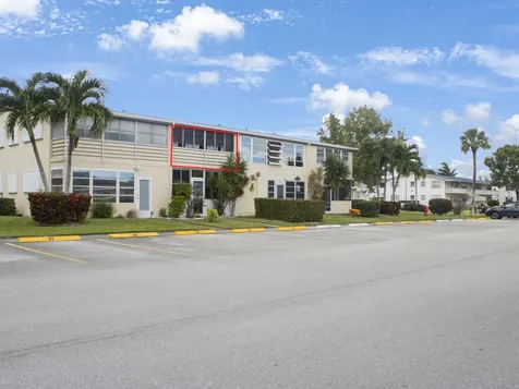 98 Bedford D West Palm Beach FL 33417