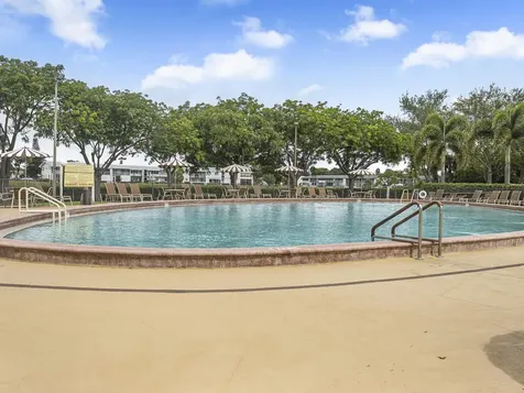 98 Bedford D West Palm Beach FL 33417