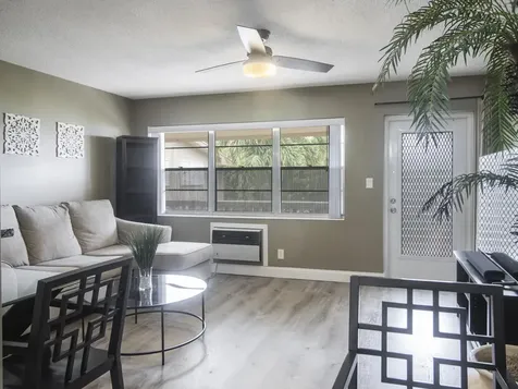 98 Bedford D West Palm Beach FL 33417