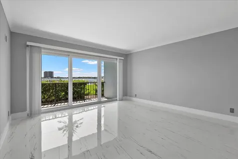 3040 Lake Shore Drive Riviera Beach FL 33404