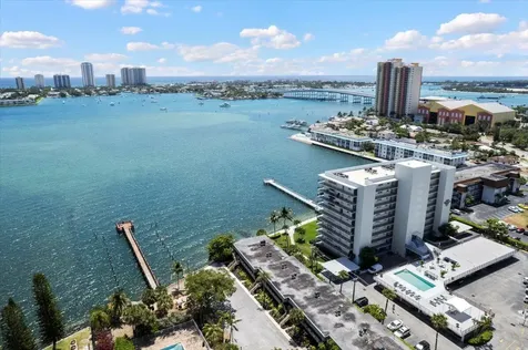 3040 Lake Shore Drive Riviera Beach FL 33404