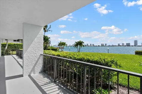 3040 Lake Shore Drive Riviera Beach FL 33404