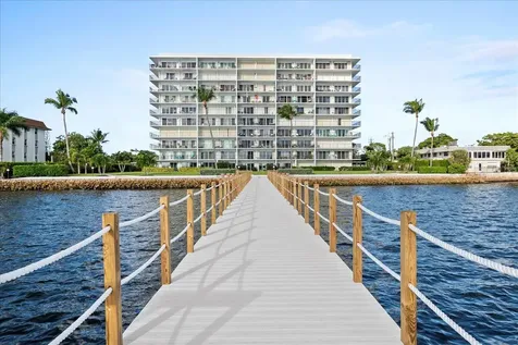 3040 Lake Shore Drive Riviera Beach FL 33404