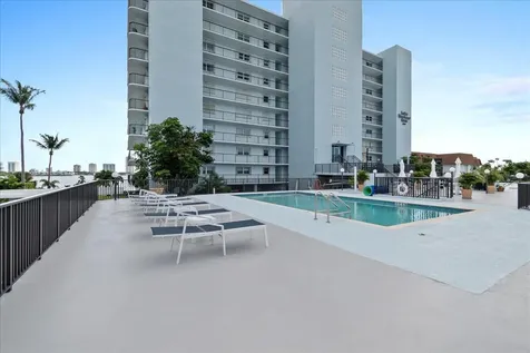 3040 Lake Shore Drive Riviera Beach FL 33404