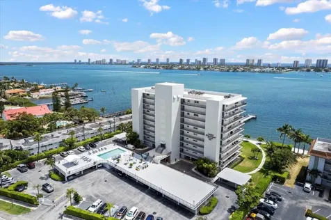 3040 Lake Shore Drive Riviera Beach FL 33404