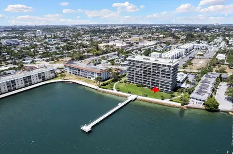 3040 Lake Shore Drive Riviera Beach FL 33404