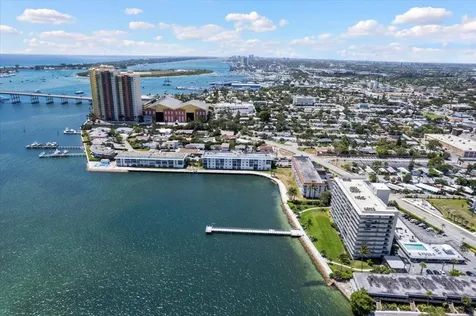 3040 Lake Shore Drive Riviera Beach FL 33404
