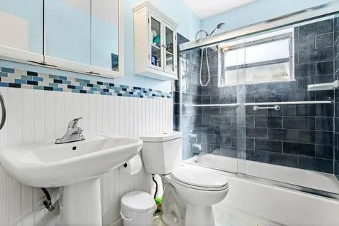 6809 Nw 75th Street Tamarac FL 33321