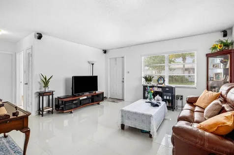 6809 Nw 75th Street Tamarac FL 33321