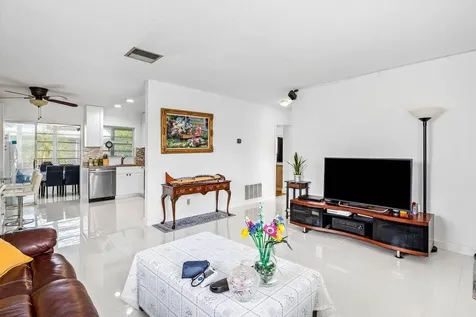 6809 Nw 75th Street Tamarac FL 33321