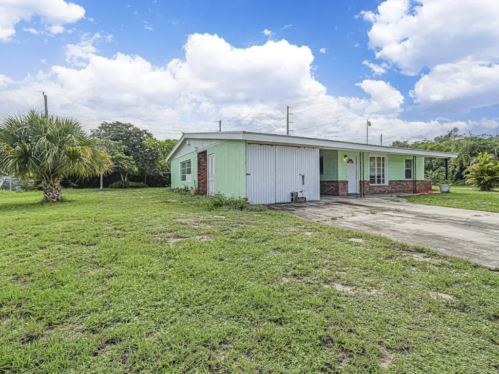 2448 1st Court Vero Beach FL 32962