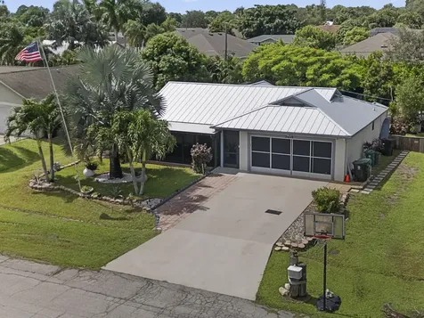 2456 Se Blackhorse Street Port Saint Lucie FL 34984