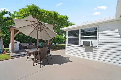 2456 Se Blackhorse Street Port Saint Lucie FL 34984