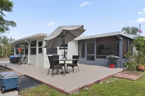 2456 Se Blackhorse Street Port Saint Lucie FL 34984