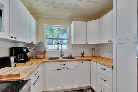 2396 Easy Street Palm Beach Gardens FL 33410