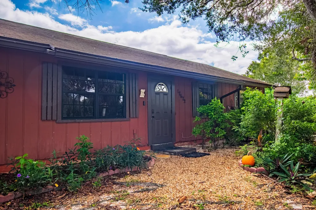 17672 38th Road The Acreage FL 33470