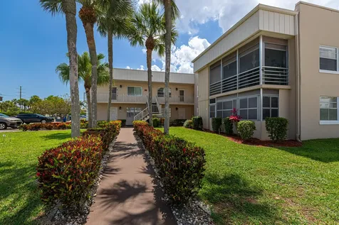 52 Burgundy Delray Beach FL 33484