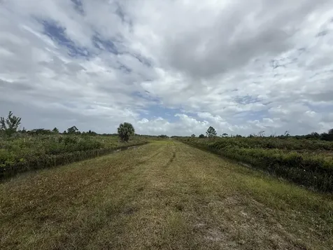 18086 NW 270th Street Okeechobee FL 34972