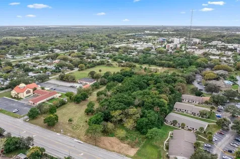 2205 S Stanton Avenue Fort Pierce FL 34981