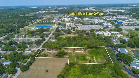 2205 S Stanton Avenue Fort Pierce FL 34981