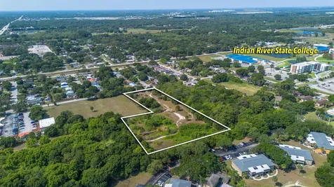 2205 S Stanton Avenue Fort Pierce FL 34981