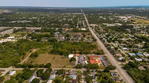 2205 S Stanton Avenue Fort Pierce FL 34981