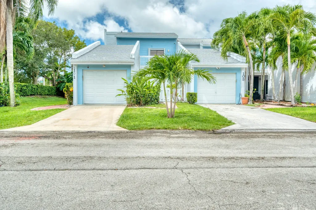 101 Fairway Lane Royal Palm Beach FL 33411