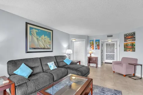 3959 Via Poinciana Lake Worth FL 33467