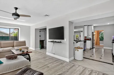 1517 Se 4th Court Deerfield Beach FL 33441