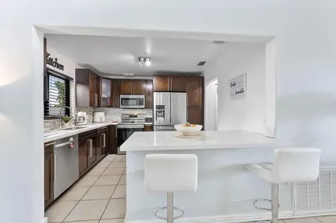 400 Nw 98th Avenue Pembroke Pines FL 33024