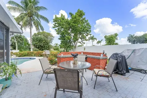 400 Nw 98th Avenue Pembroke Pines FL 33024