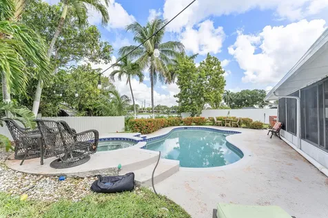 400 Nw 98th Avenue Pembroke Pines FL 33024