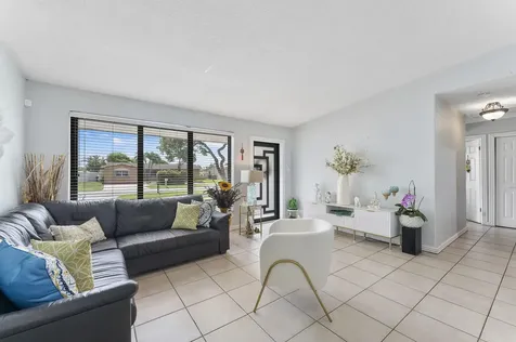 400 Nw 98th Avenue Pembroke Pines FL 33024